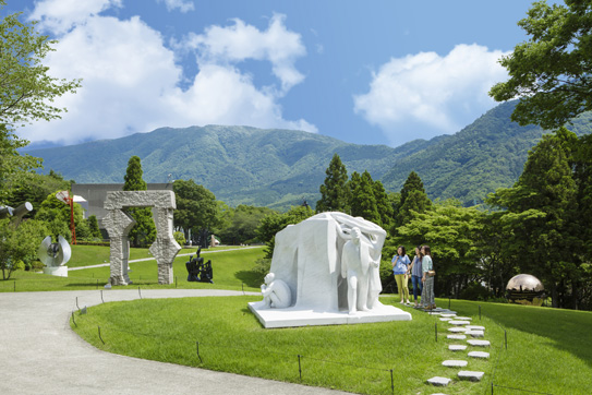 Sederet Taman Dengan Seni Patung Terindah di Jepang 